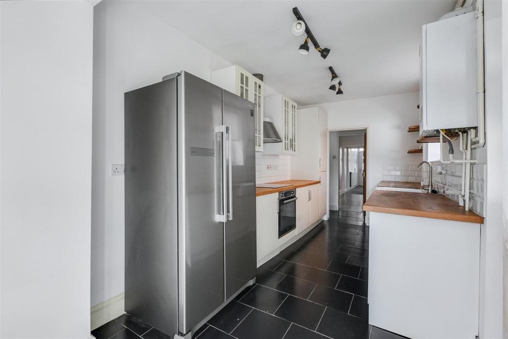 Kitchen 2.jpeg