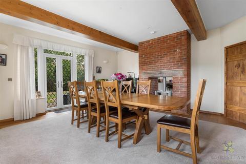 undefined, Kingshurst Gardens, Evesham WR11