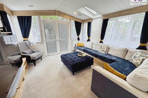 2 bedroom property for sale, Mill Lane, Hawksworth, Leeds
