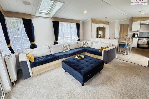 2 bedroom property for sale, Mill Lane, Hawksworth, Leeds