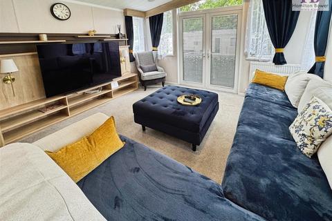 2 bedroom property for sale, Mill Lane, Hawksworth, Leeds