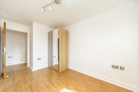 2 bedroom flat for sale, Newport Avenue, London E14
