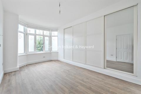undefined, Park Avenue, Mitcham, CR4