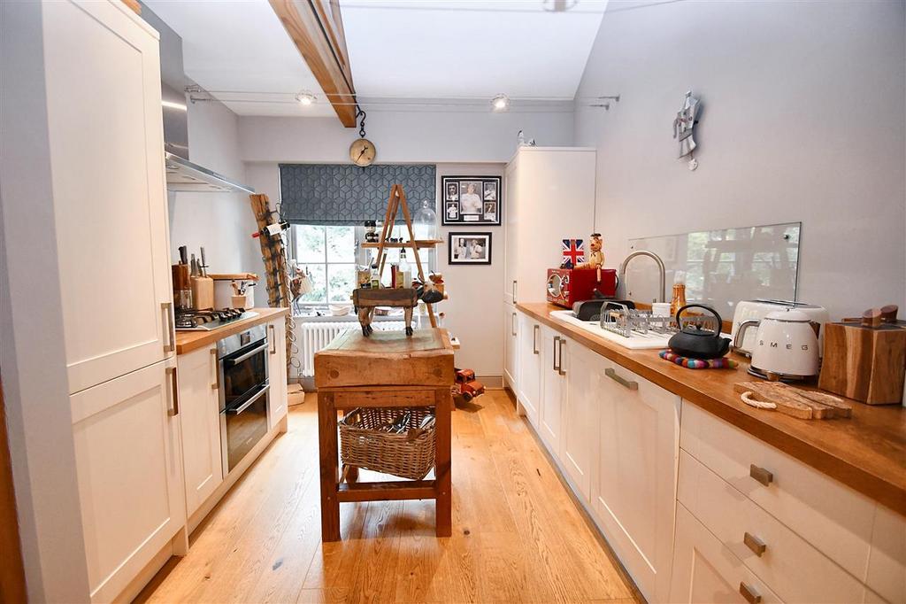 Fitted kitchen