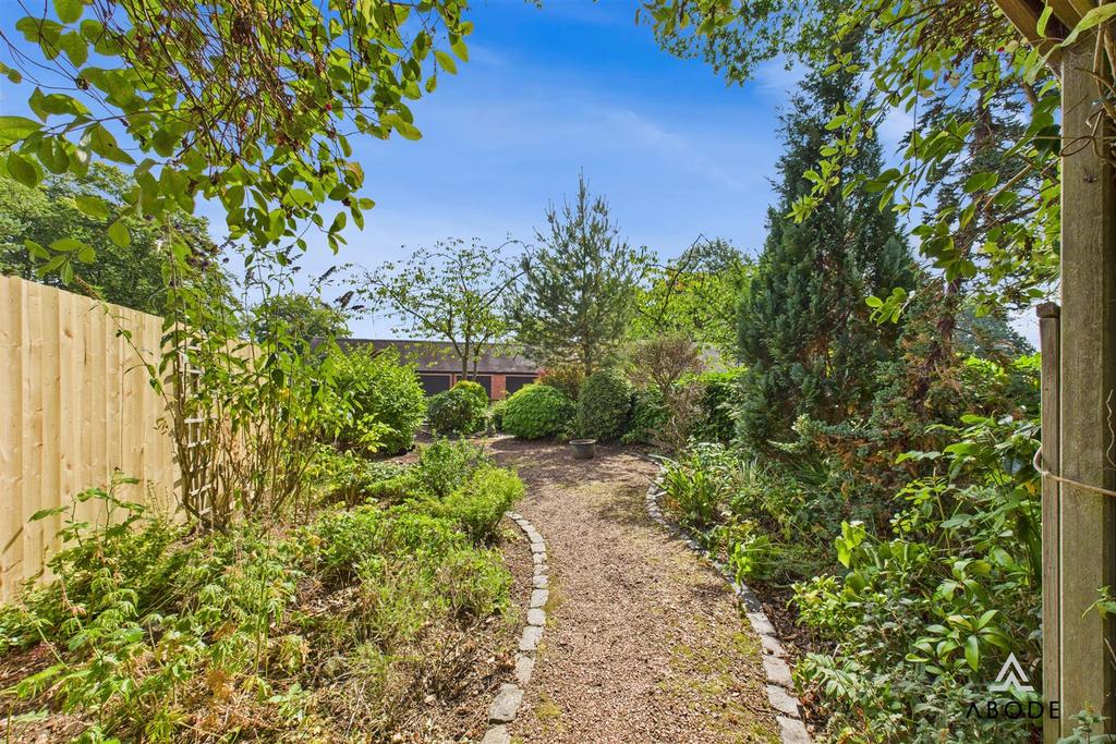 CAM03473 G0-PR0431-STILL014.jpg