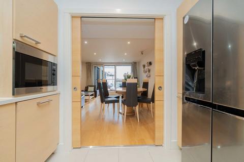 2 bedroom flat for sale, Lensbury Avenue, London SW6