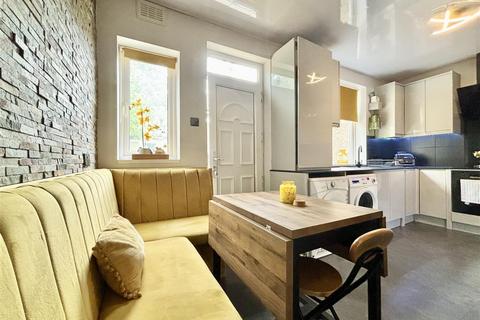 undefined, Leaventhorpe Lane, Bradford BD8