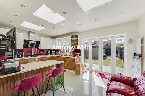4 bedroom terraced house for sale, Dorchester Avenue, Palmers Green, N13