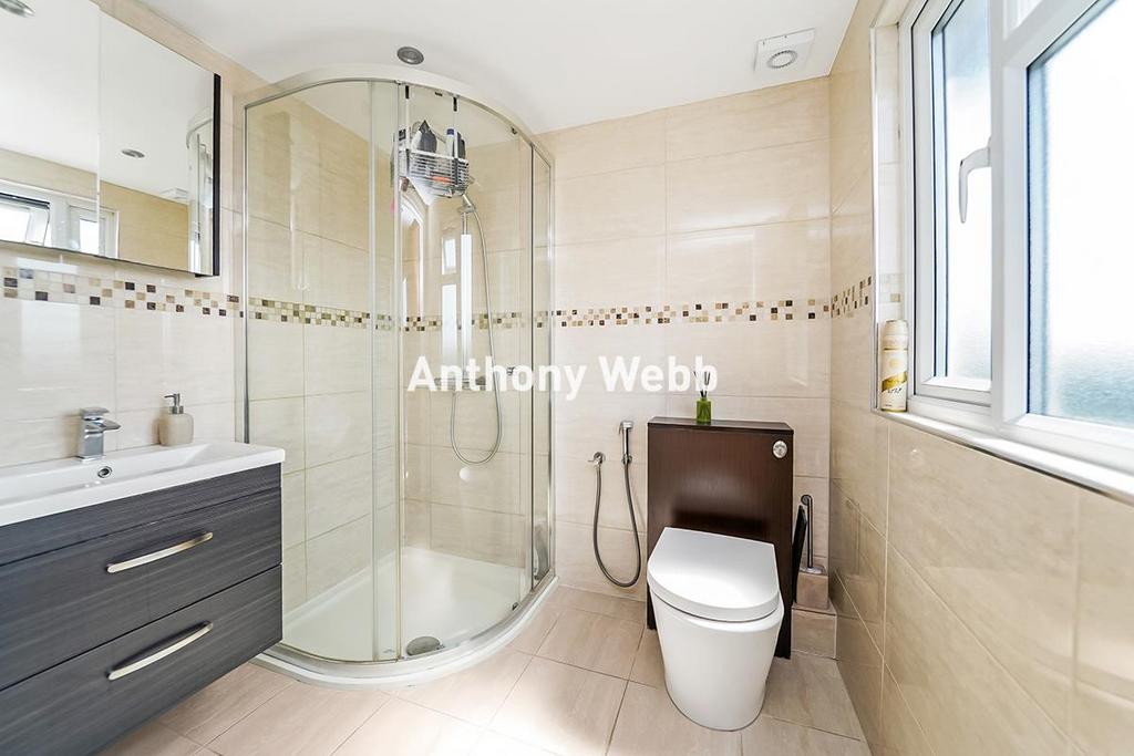 Ensuite shower room