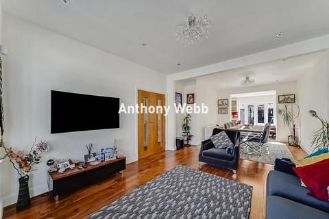4 bedroom terraced house for sale, Dorchester Avenue, Palmers Green, N13