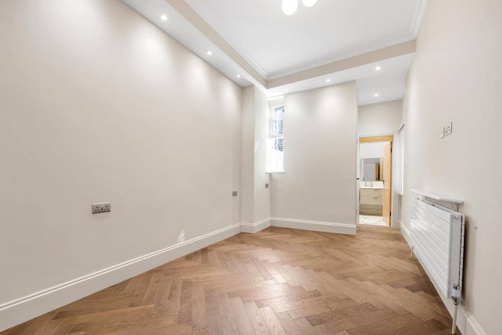 Bedroom 1.jpg