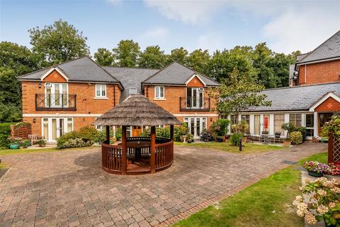 2 bedroom apartment for sale, WARREN COURT, ASHFIELD CLOSE, KT21