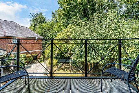 2 bedroom apartment for sale, WARREN COURT, ASHFIELD CLOSE, KT21