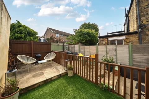 3 bedroom flat for sale, Astonville Street, Southfields, London, SW18