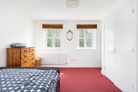2 bedroom flat for sale, Towpath Walk, London, E9