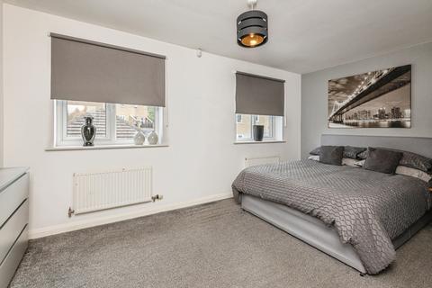 3 bedroom semi-detached house for sale, Jilling Gardens, West Yorkshire WF12