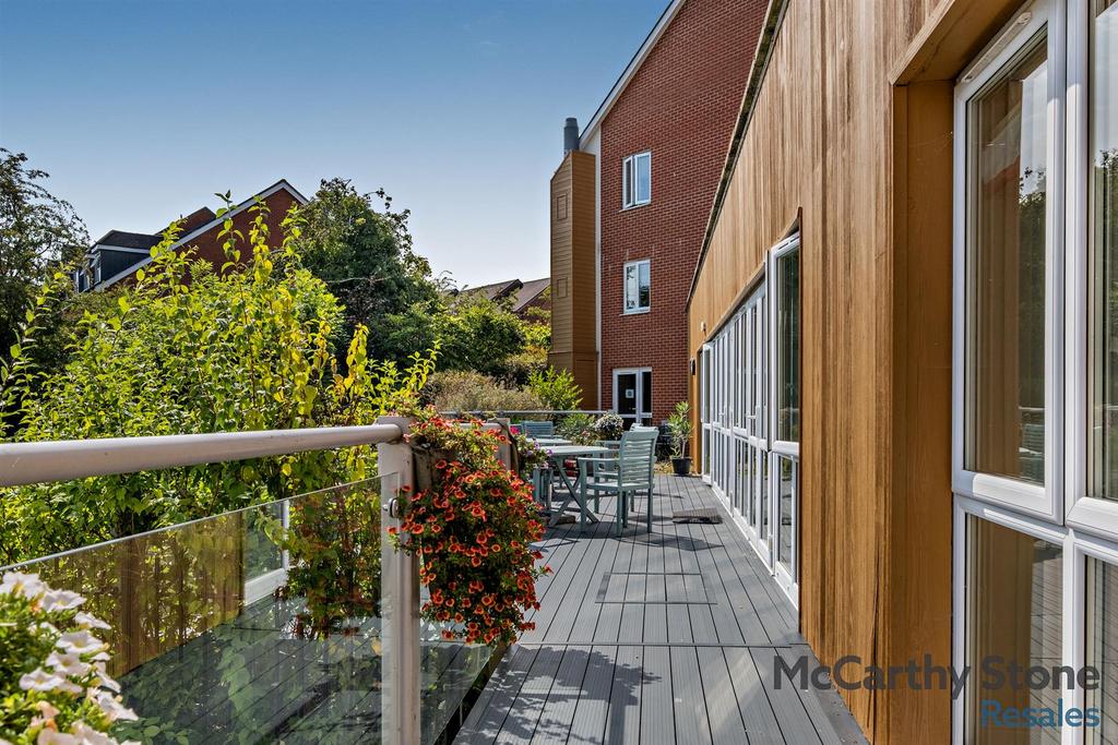 8659569-exterior05-800.jpg