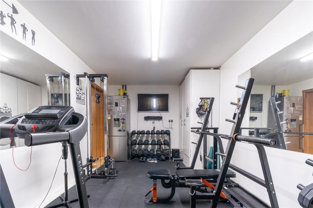 Garage/Gym