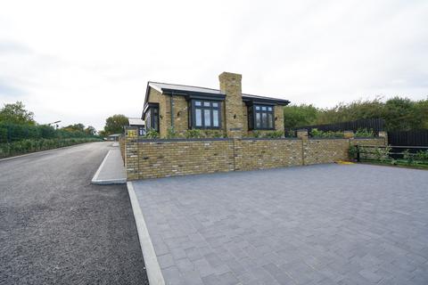 2 bedroom bungalow to rent, Greenacre Mews, High Road, Fobbing,