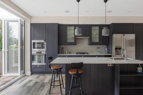 39 Curzon Road, London, W5 1NE