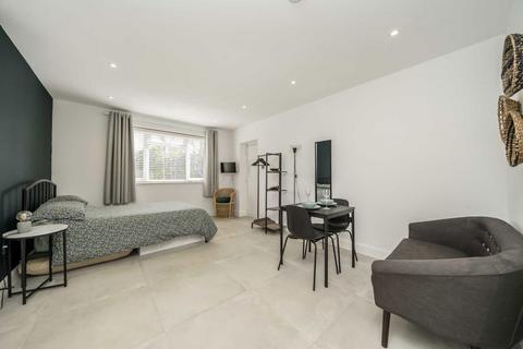 undefined, Coombe Crescent, Hampton TW12