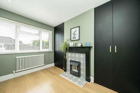 14 Coombe Crescent, Hampton, TW12 3PD