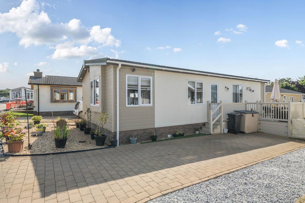 Detached house exterior, driveway