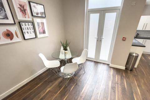 1 bedroom in a house share to rent, Esher Road, L6 6DE,