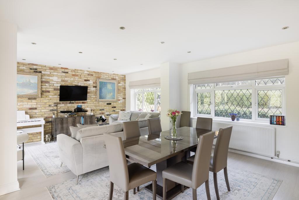 The Private Realtor - 442 Selsdon Road - 1 Hi