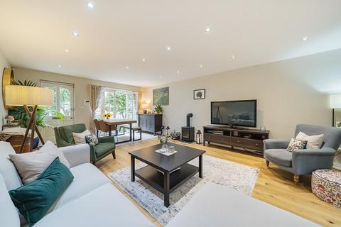 13 Mandrell Road, London, SW2 5EF