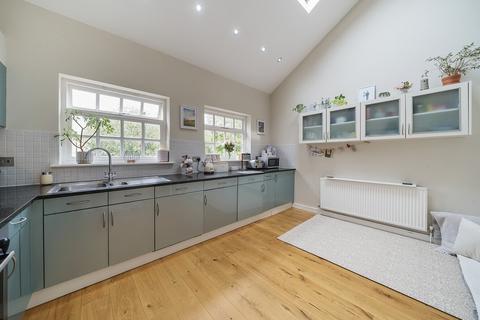 13 Mandrell Road, London, SW2 5EF