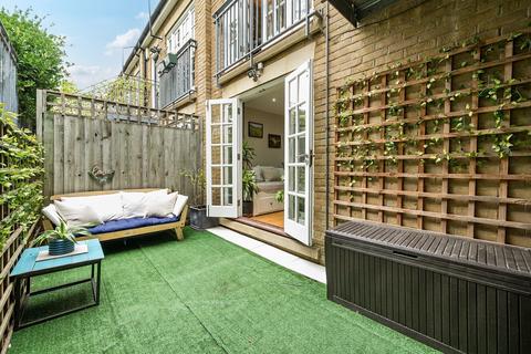 13 Mandrell Road, London, SW2 5EF