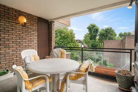 3 bedroom apartment to rent, Hall Road, London, NW8