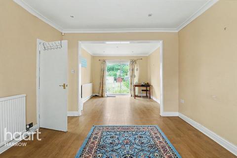4 bedroom semi-detached house for sale, Kenmore Avenue, Harrow