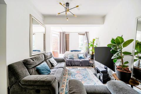 1 bedroom flat for sale, King Henrys Road, Primrose Hill, London, NW3