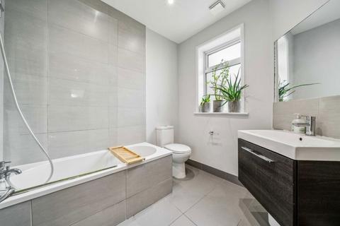 1a Midmoor Road, London, SW12 0EW