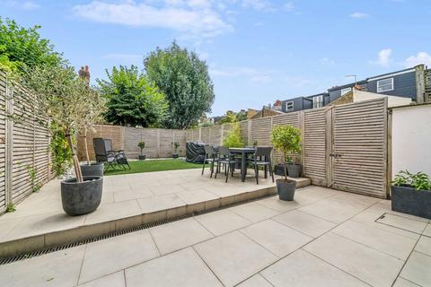 1a Midmoor Road, London, SW12 0EW