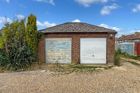 75 Beaconsfield Road, Wick, Littlehampton, BN17 6LN
