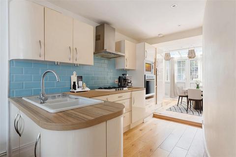 1 bedroom flat for sale, Cornwall Crescent, W11