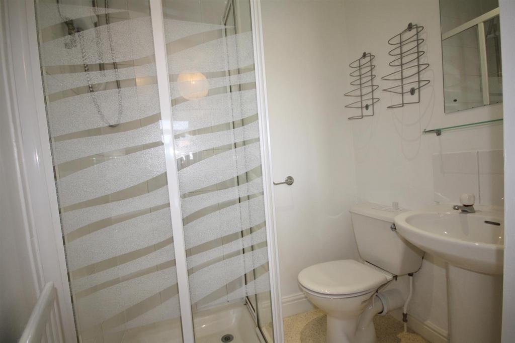 BEDROOM 6 Ensuite
