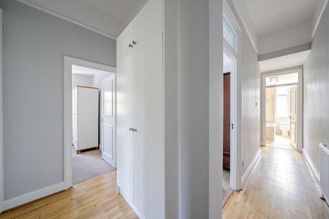 Flat 4, 10 Prima Road, London, SW9 0NA