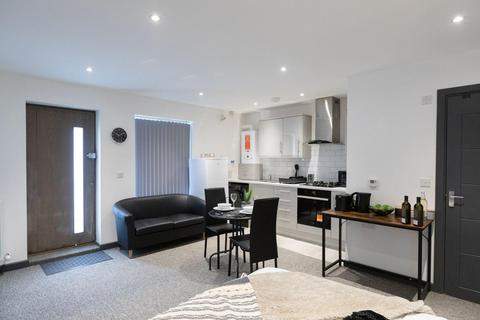 Studio to rent, Castle Mews, Harrow HA1