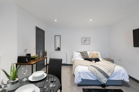 Studio to rent, Castle Mews, Harrow HA1