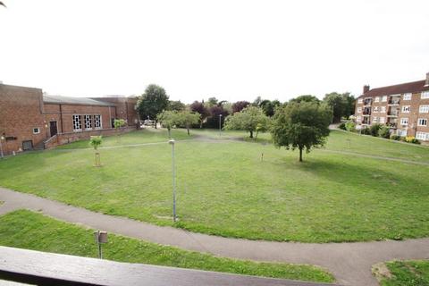 2 bedroom flat to rent, Broomhill Road, Woodford Green, IG8