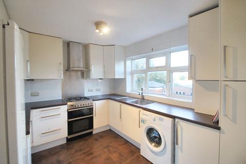 2 bedroom flat to rent, Broomhill Road, Woodford Green, IG8