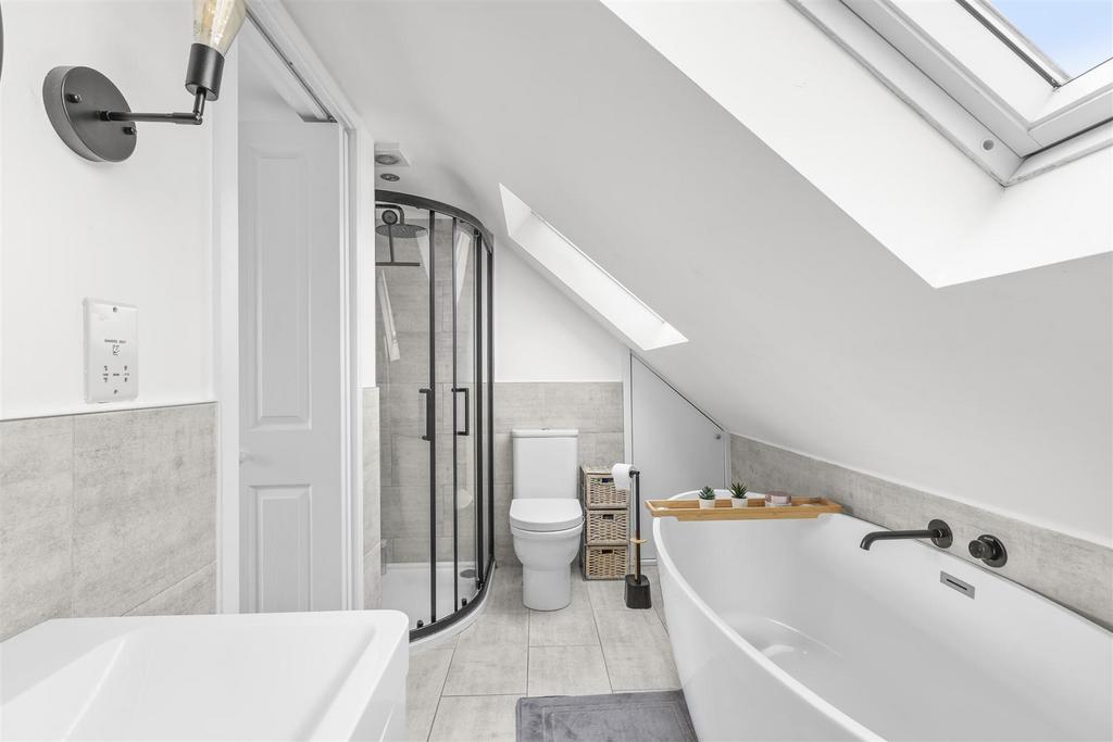 Family Bathroom – Modern finish