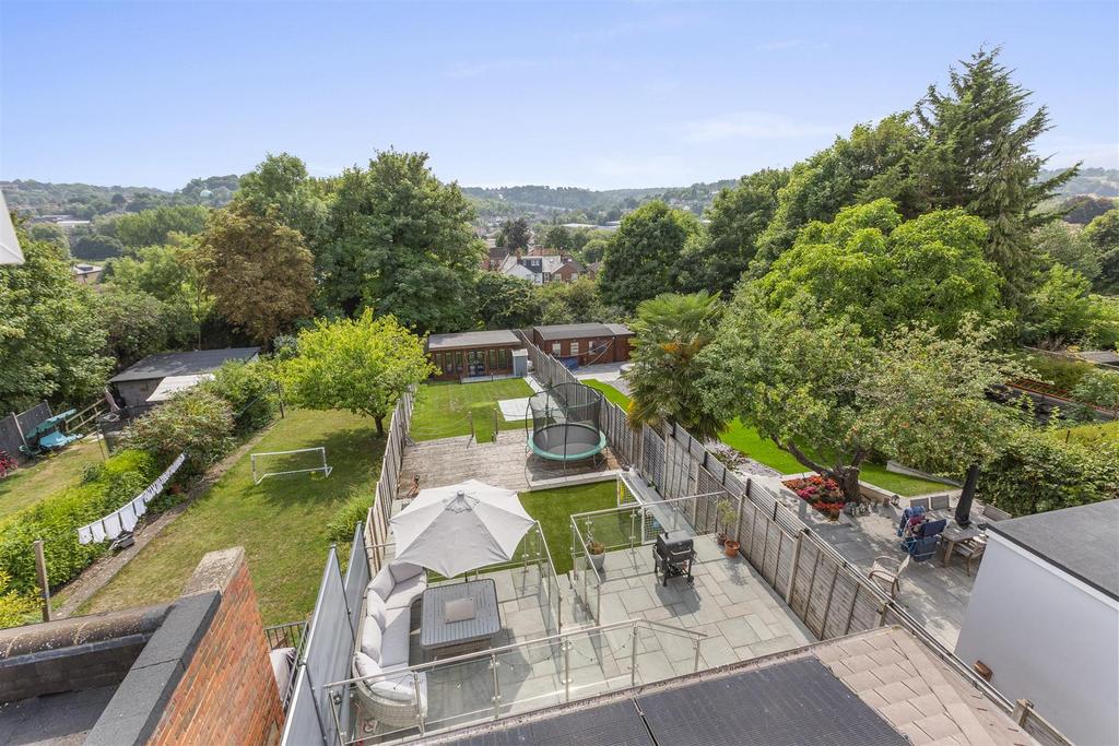 Main Garden Shot – Landscaping focus