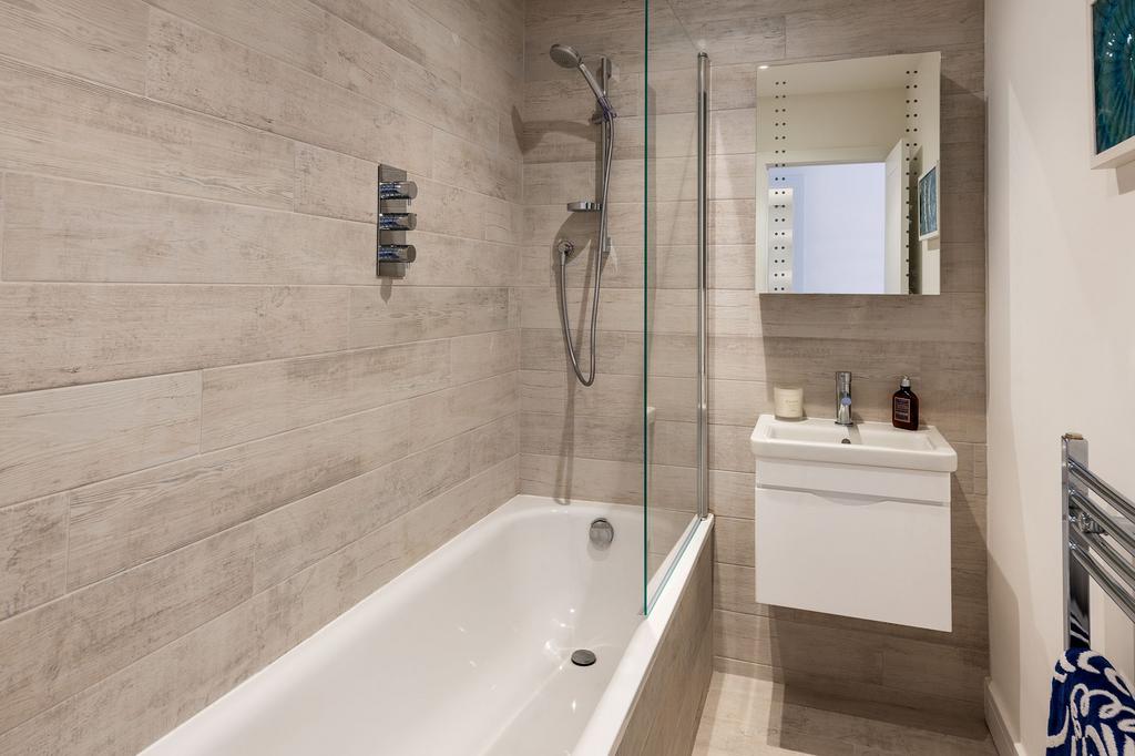 Aloft Bathroom Dartmouth