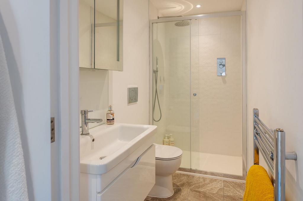 Aloft Bathroom Dartmouth