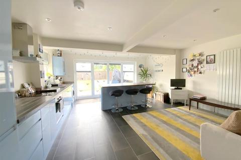 25 Cherry Tree Crescent, Grimsby, DN34 4JY